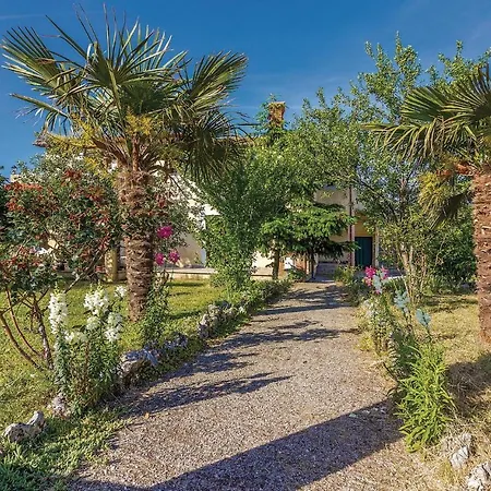 Two-bedroom In Barban-rebici *