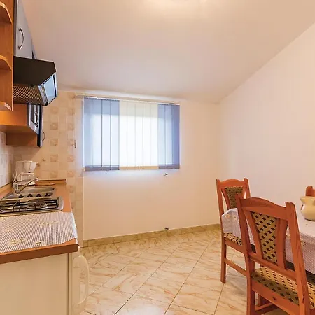Two-bedroom In Barban-rebici Appartement *