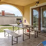Apartment Two-Bedroom Apartment In Barban-Rebici *