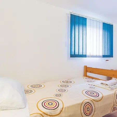 Two-bedroom In Barban-rebici Appartement *