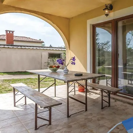 Appartement Two-bedroom In Barban-rebici *