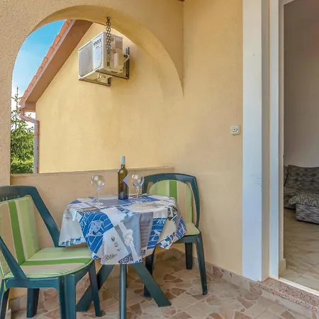 Apartment Gorgeous Apartment In Barban-Rebici With Kitchen Rebici