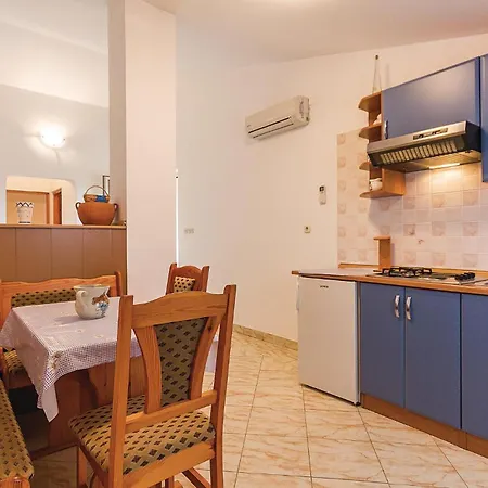 Appartement Two-bedroom In Barban-rebici